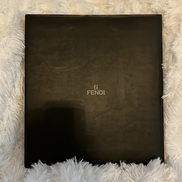 Fendi Le Fontaine Di Roma Hardcover Book - Picture 2 of 5